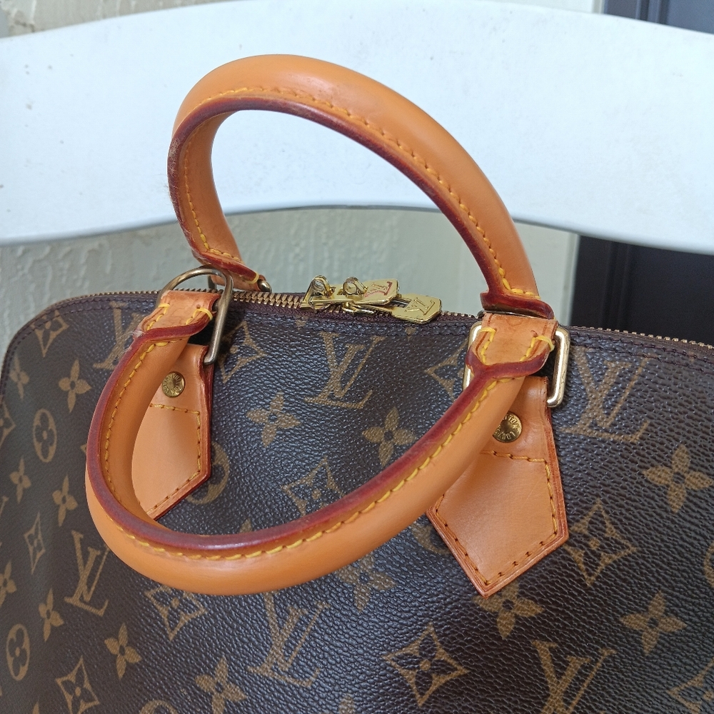 Louis Vuitton ✨️ Vintage Monogram Alma PM Handbag - Picture 14 of 16